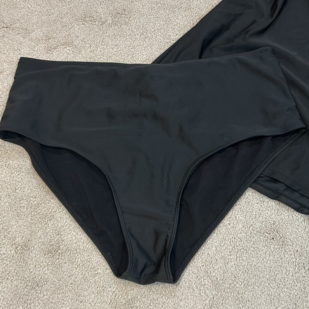 Two Piece Tankini Swimsuit - Picture 4 of 5